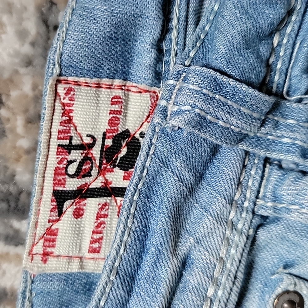 Shorts - Picture 3 of 4